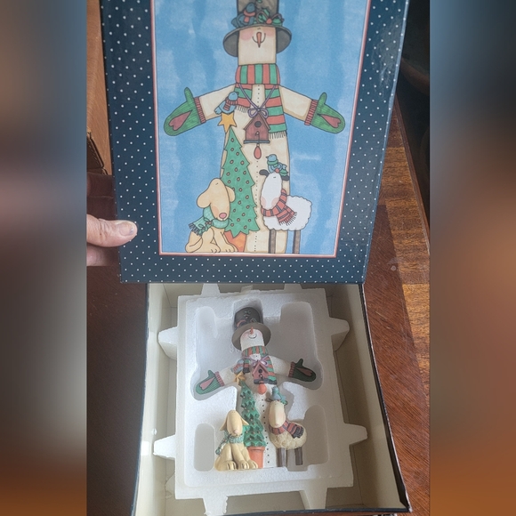 LANG & WISE COLLECTABLES Snowman figure w/ animals. NWT - Picture 4 of 6